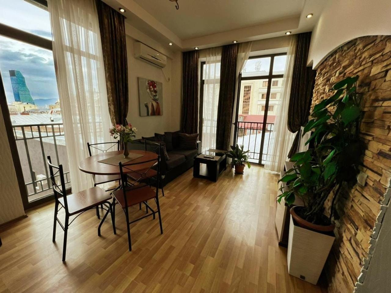 Cozy Apartment In The City Center Mtatsminda Tiflis Exterior foto