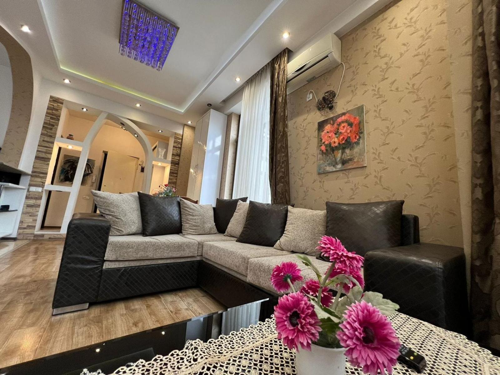 Cozy Apartment In The City Center Mtatsminda Tiflis Exterior foto