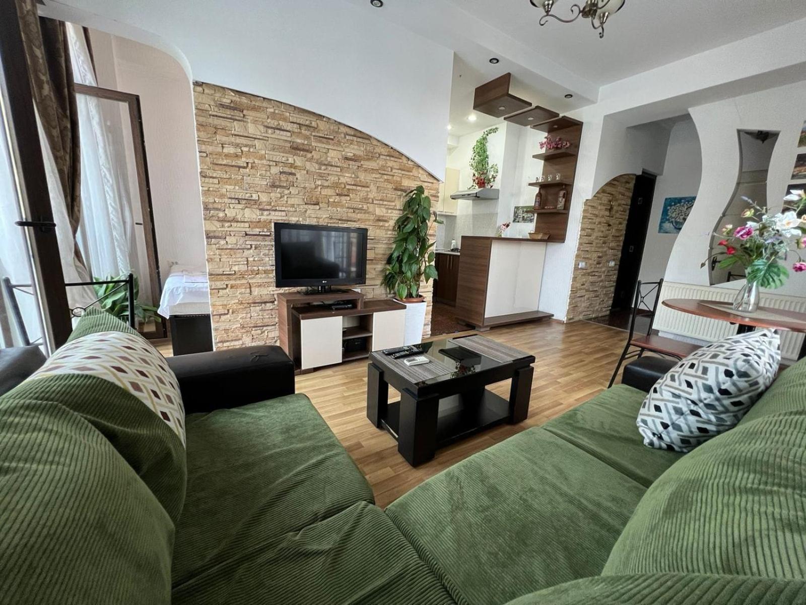 Cozy Apartment In The City Center Mtatsminda Tiflis Exterior foto