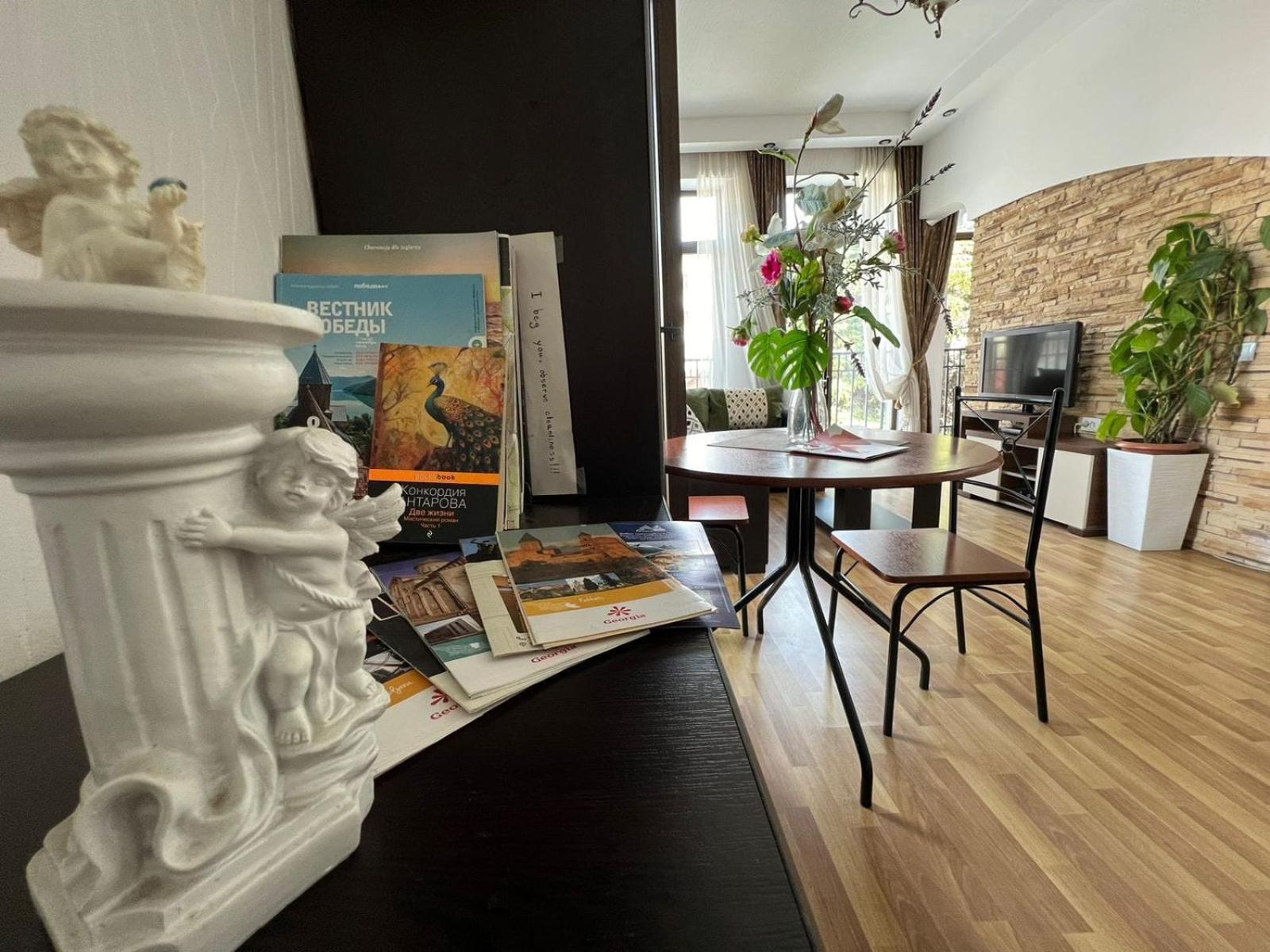 Cozy Apartment In The City Center Mtatsminda Tiflis Exterior foto