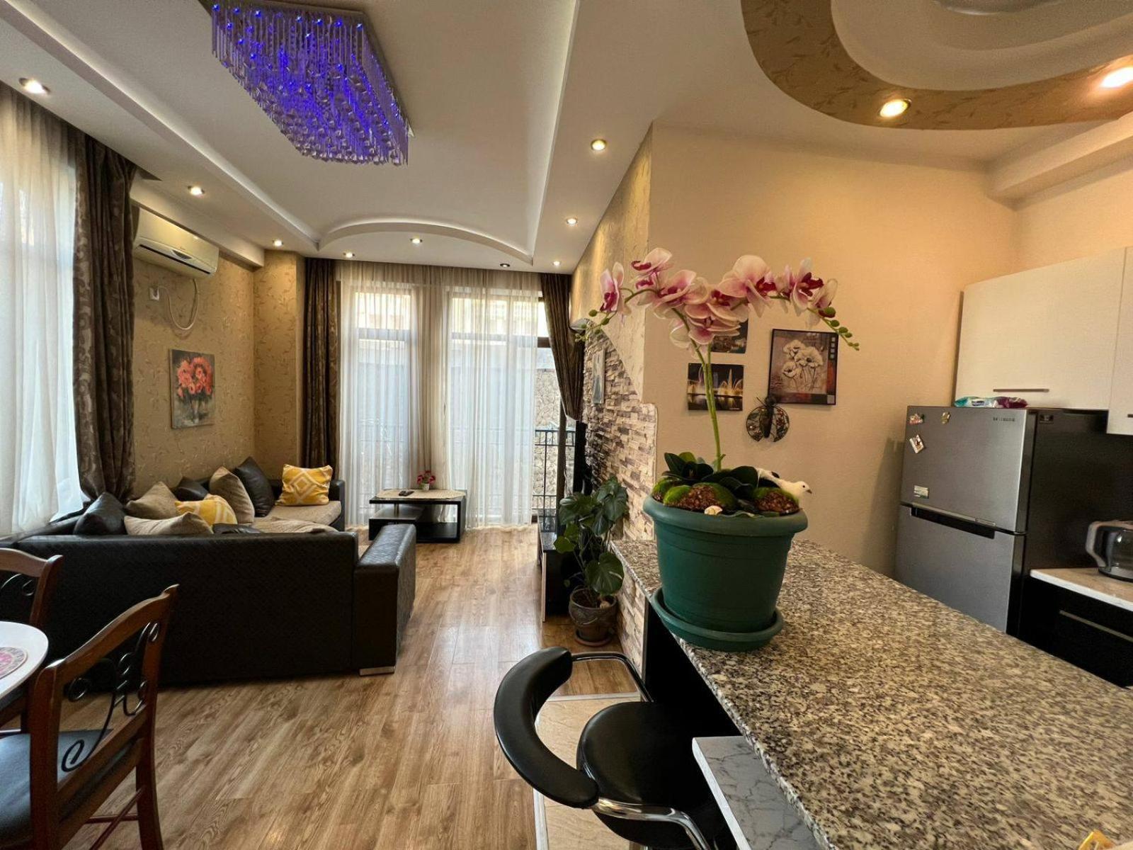 Cozy Apartment In The City Center Mtatsminda Tiflis Exterior foto