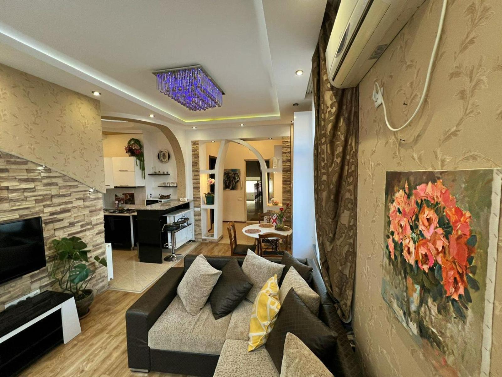 Cozy Apartment In The City Center Mtatsminda Tiflis Exterior foto